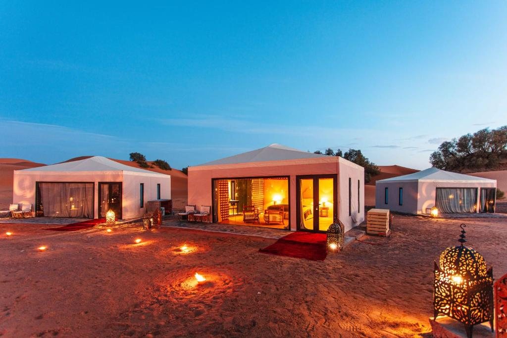 Merzouga Desert Camps: Luxury vs Standard Camp, Which One Should You Choose?
